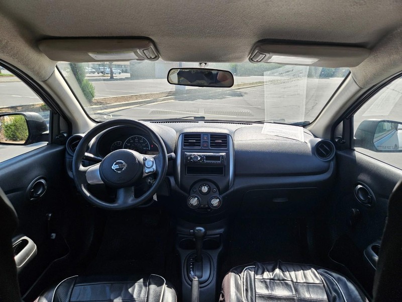 Nissan Versa Vehicle Full-screen Gallery Image 09