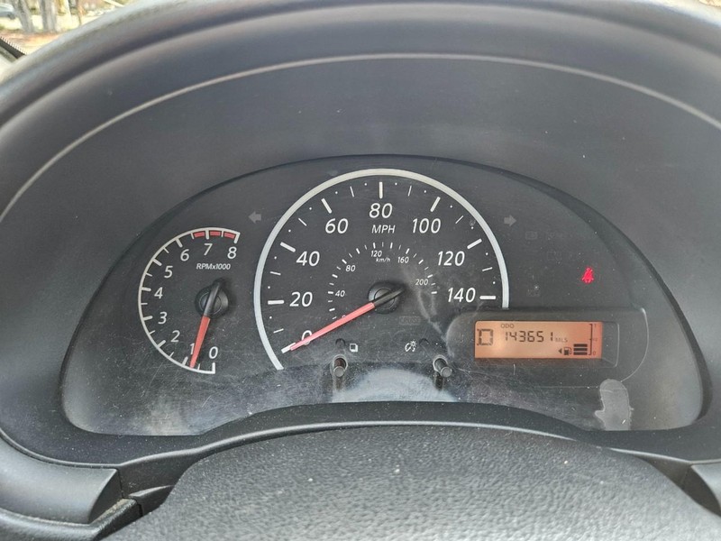 Nissan Versa Vehicle Full-screen Gallery Image 10