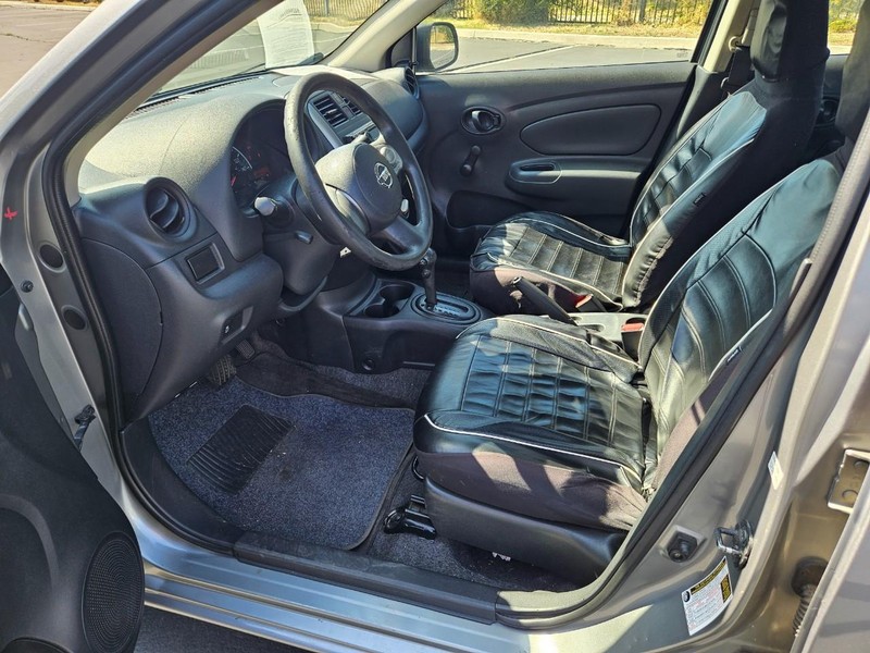 Nissan Versa Vehicle Full-screen Gallery Image 11