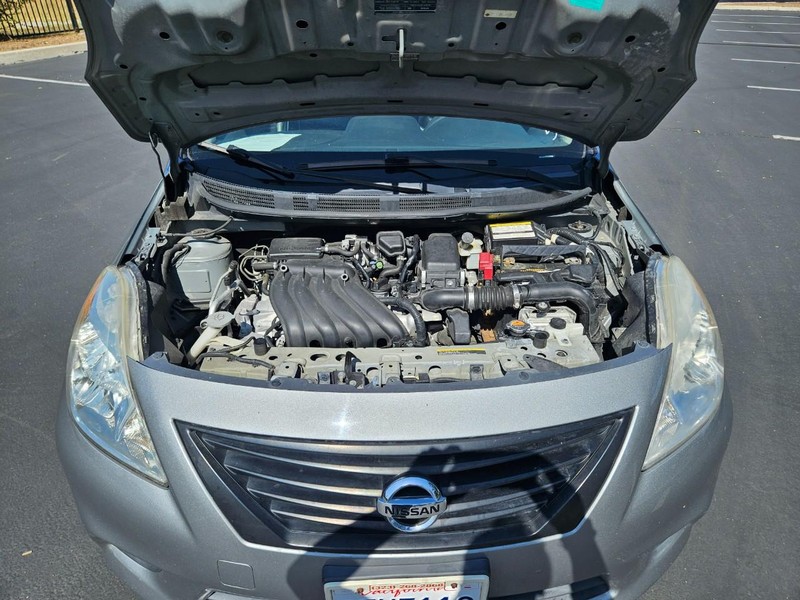 Nissan Versa Vehicle Full-screen Gallery Image 16