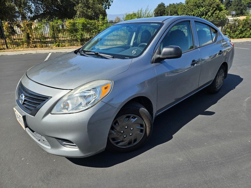 Nissan Versa Vehicle Full-screen Gallery Image 17