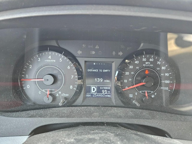 Toyota Sienna Vehicle Full-screen Gallery Image 10