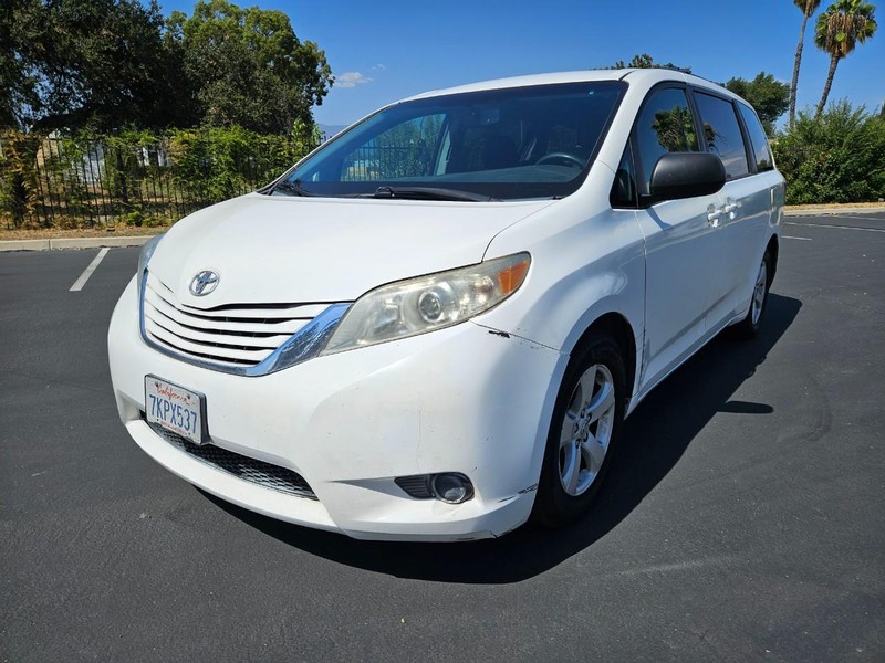 Toyota Sienna Vehicle Full-screen Gallery Image 20