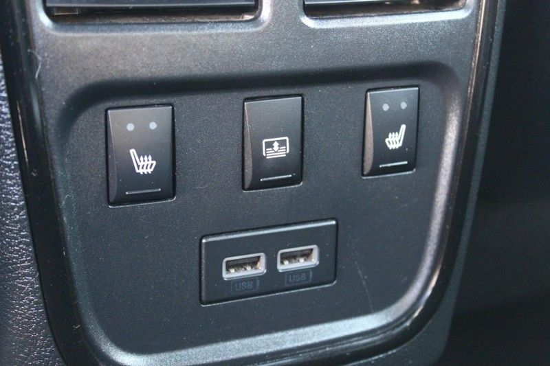 Chrysler 300 Vehicle Full-screen Gallery Image 07
