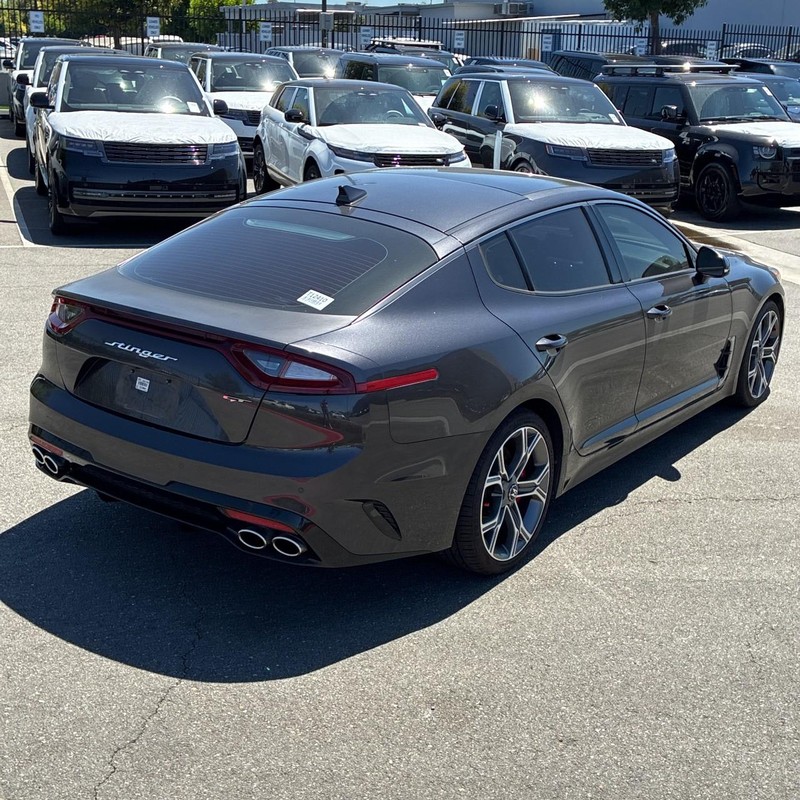 Kia Stinger Vehicle Full-screen Gallery Image 04