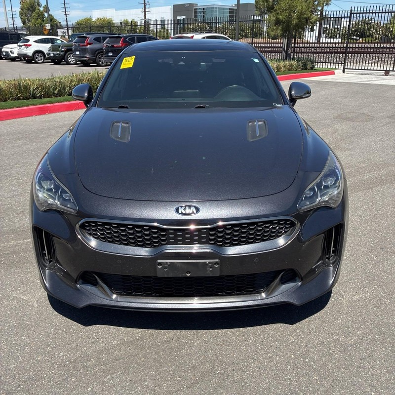 Kia Stinger Vehicle Full-screen Gallery Image 05