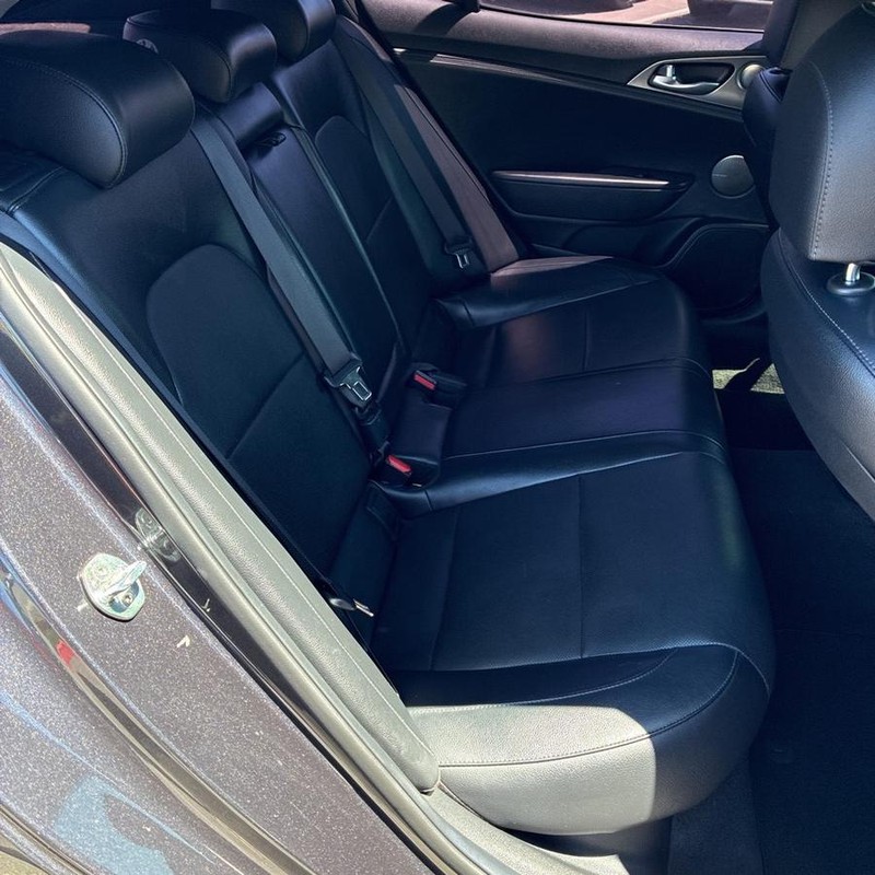 Kia Stinger Vehicle Full-screen Gallery Image 11