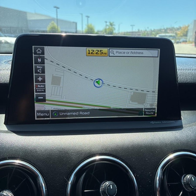 Kia Stinger Vehicle Full-screen Gallery Image 16
