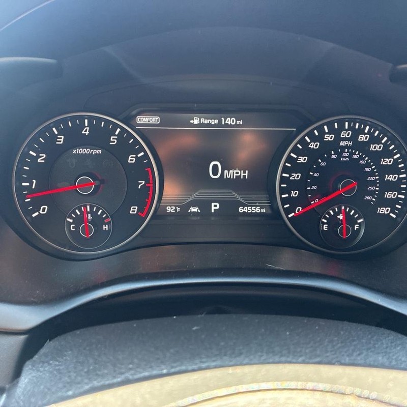 Kia Stinger Vehicle Full-screen Gallery Image 18