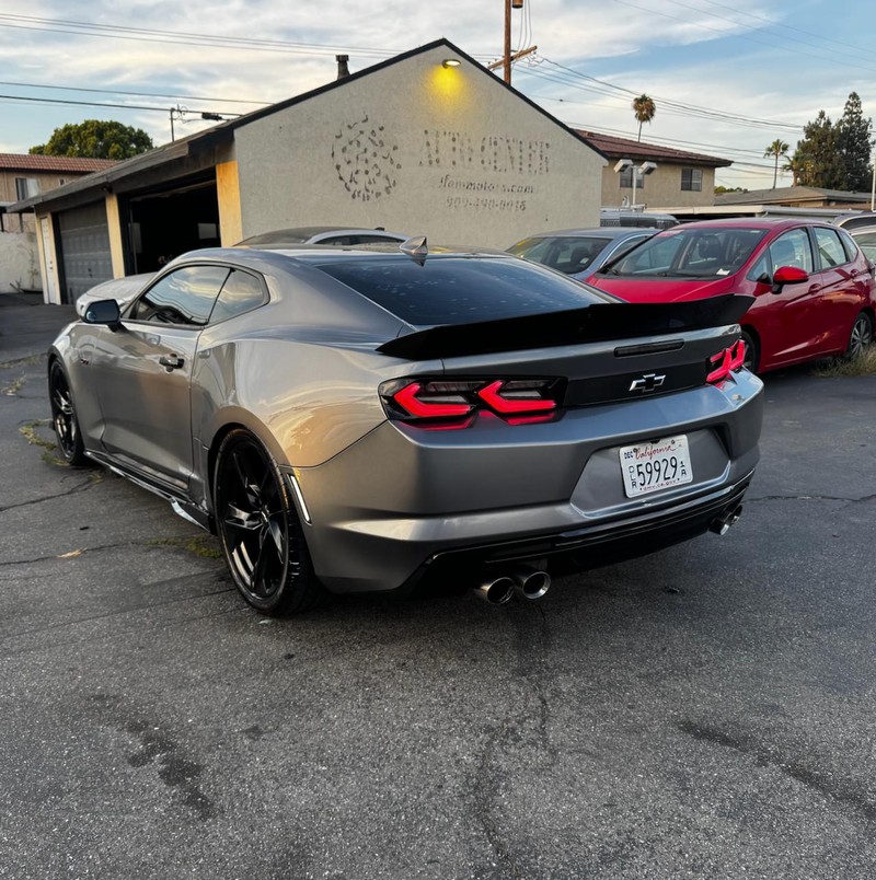 Chevrolet Camaro Vehicle Full-screen Gallery Image 03