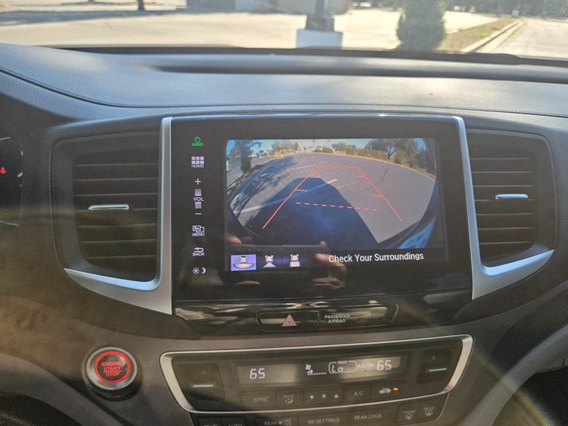 Honda Pilot Vehicle Full-screen Gallery Image 11