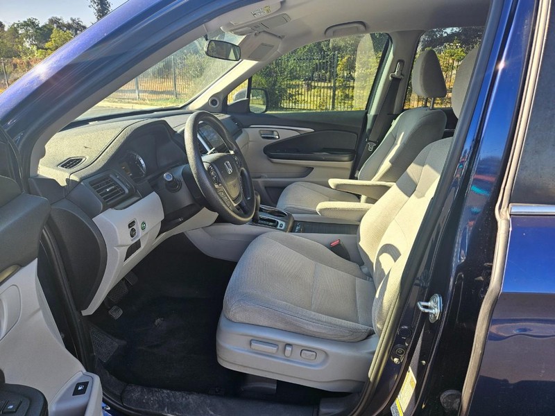 Honda Pilot Vehicle Full-screen Gallery Image 12