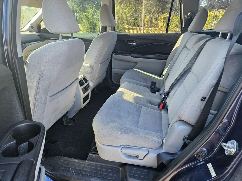 Honda Pilot Vehicle Full-screen Gallery Image 13