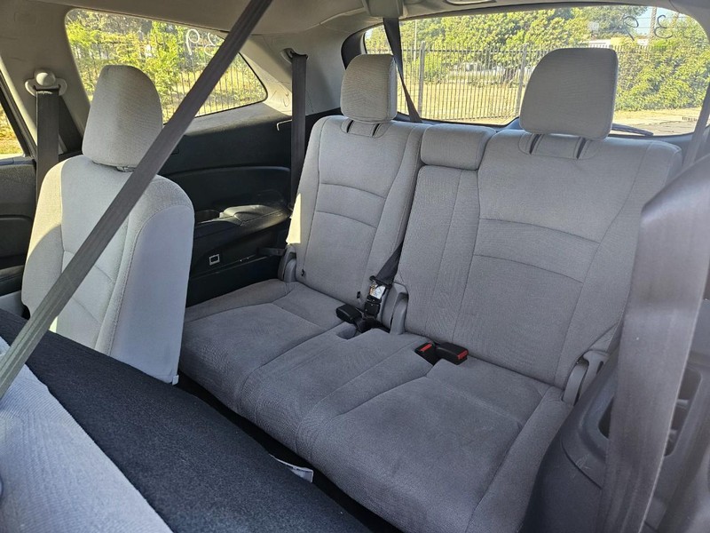 Honda Pilot Vehicle Full-screen Gallery Image 14