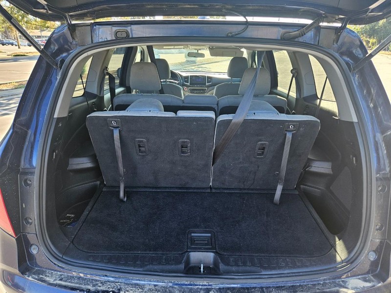 Honda Pilot Vehicle Full-screen Gallery Image 15