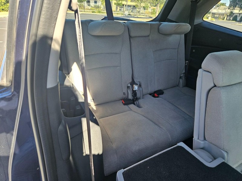 Honda Pilot Vehicle Full-screen Gallery Image 16