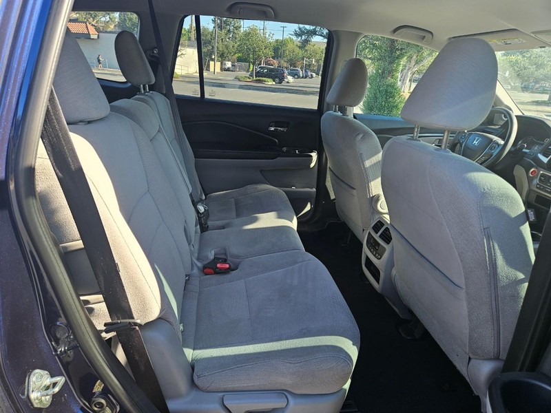 Honda Pilot Vehicle Full-screen Gallery Image 17