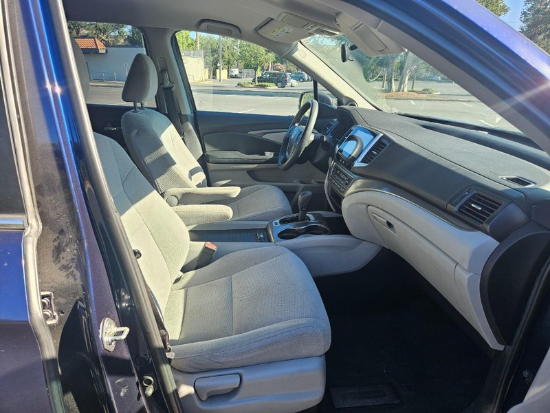 Honda Pilot Vehicle Full-screen Gallery Image 18