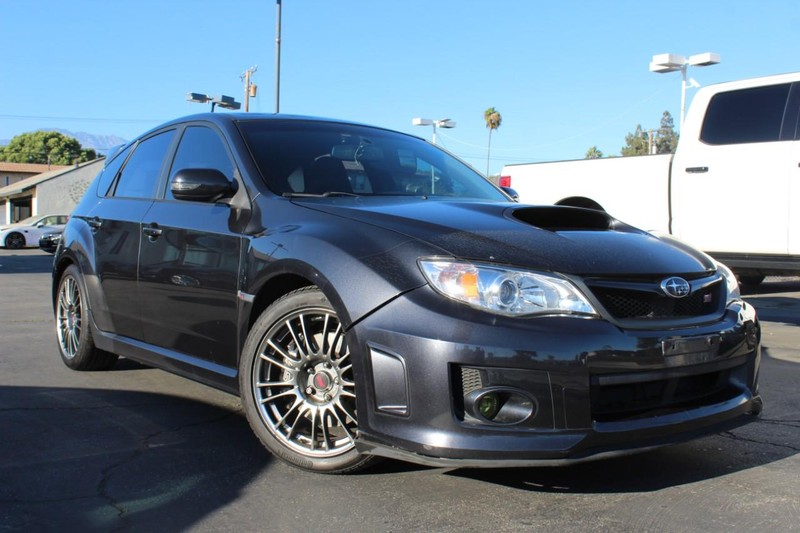 Subaru Impreza Wagon WRX Vehicle Full-screen Gallery Image 02