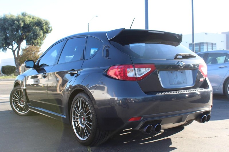 Subaru Impreza Wagon WRX Vehicle Full-screen Gallery Image 03