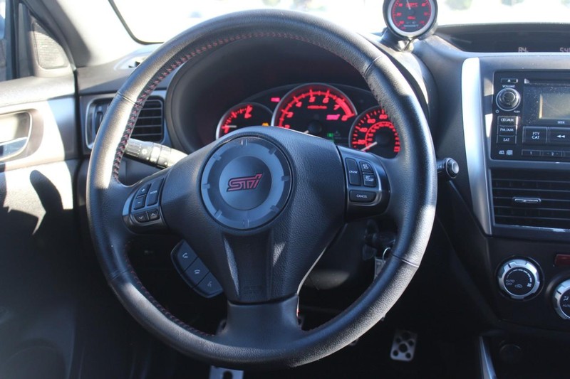 Subaru Impreza Wagon WRX Vehicle Full-screen Gallery Image 09