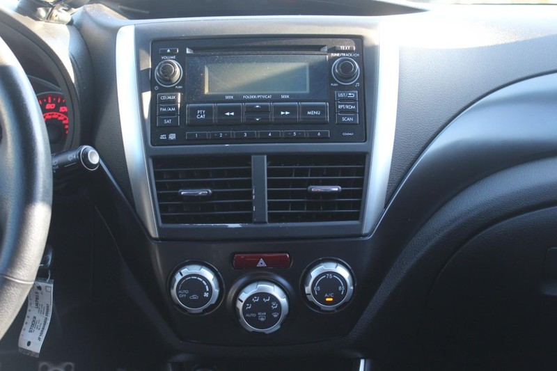 Subaru Impreza Wagon WRX Vehicle Full-screen Gallery Image 10
