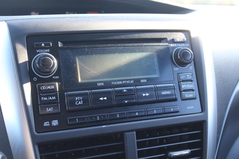 Subaru Impreza Wagon WRX Vehicle Full-screen Gallery Image 11