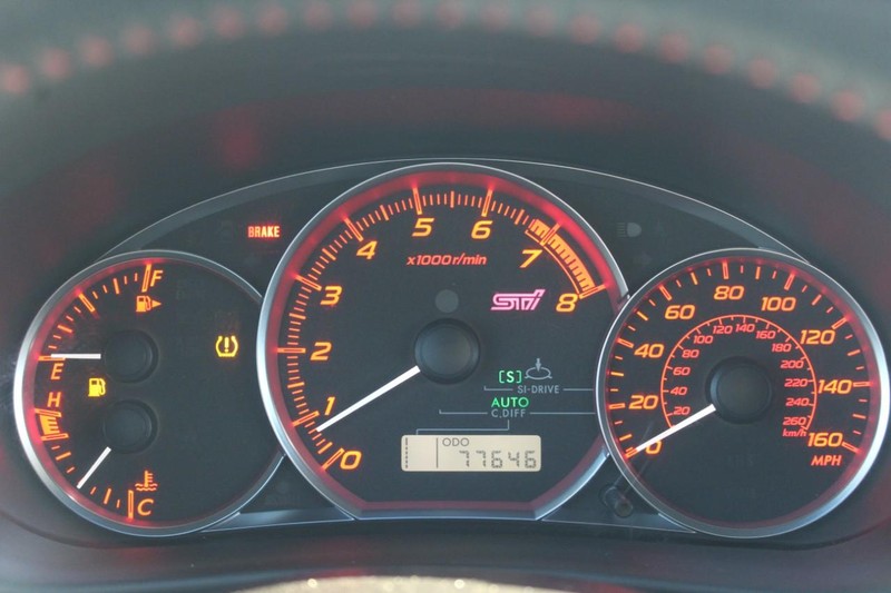 Subaru Impreza Wagon WRX Vehicle Full-screen Gallery Image 14