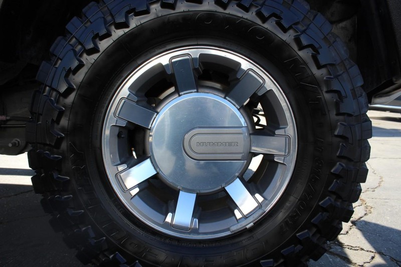 HUMMER H2 Vehicle Full-screen Gallery Image 06