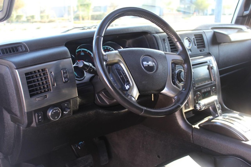 HUMMER H2 Vehicle Full-screen Gallery Image 07