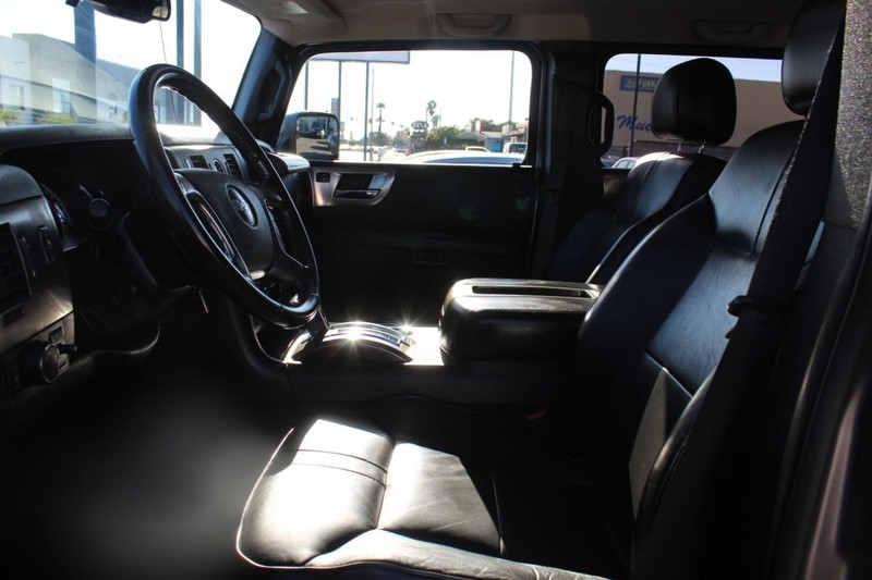 HUMMER H2 Vehicle Full-screen Gallery Image 08