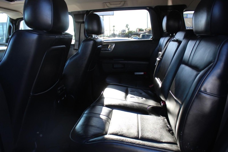 HUMMER H2 Vehicle Full-screen Gallery Image 09