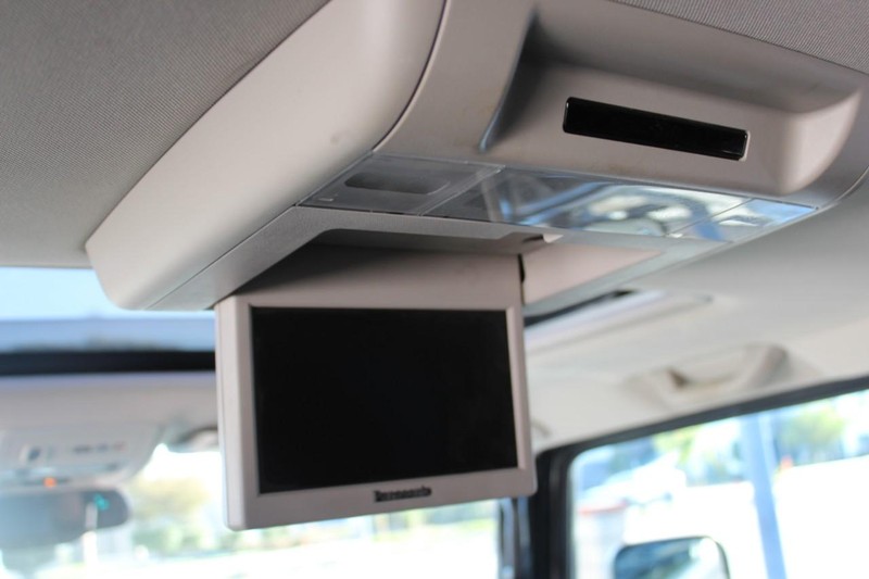 HUMMER H2 Vehicle Full-screen Gallery Image 11