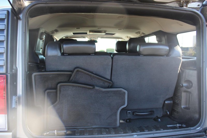 HUMMER H2 Vehicle Full-screen Gallery Image 13