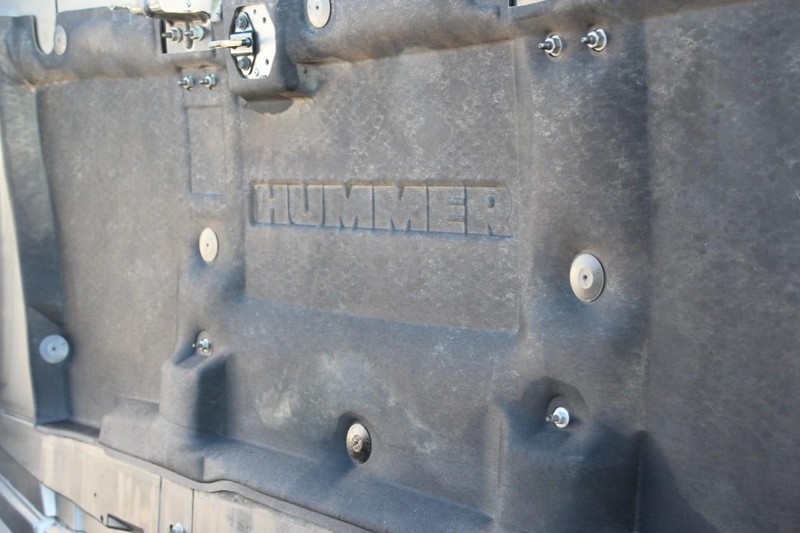HUMMER H2 Vehicle Full-screen Gallery Image 14