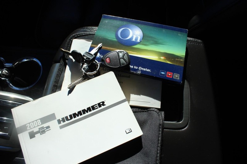HUMMER H2 Vehicle Full-screen Gallery Image 16