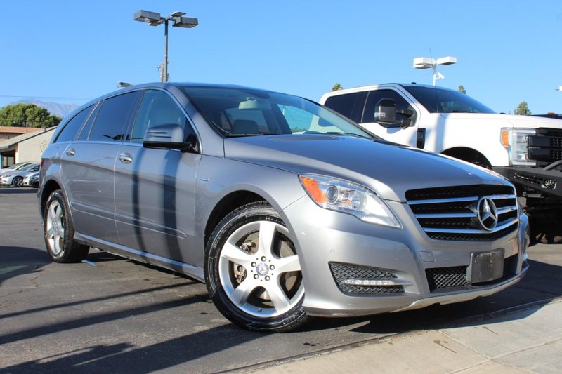Mercedes-Benz R-Class Vehicle Full-screen Gallery Image 02