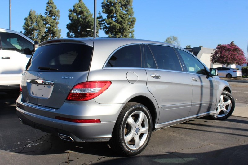 Mercedes-Benz R-Class Vehicle Full-screen Gallery Image 04