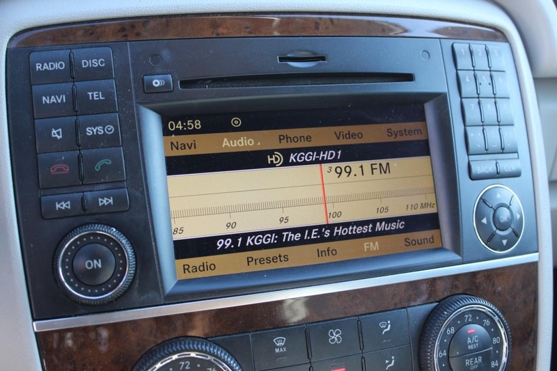Mercedes-Benz R-Class Vehicle Full-screen Gallery Image 06