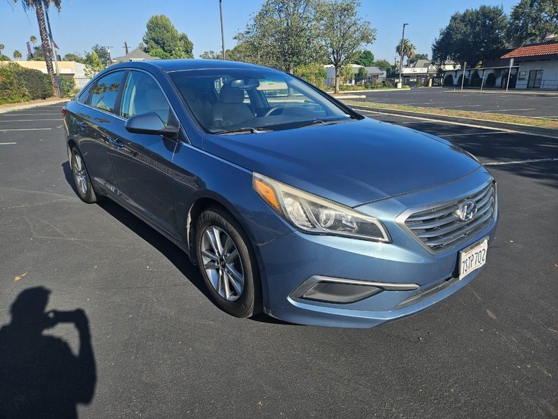 Hyundai Sonata Vehicle Full-screen Gallery Image 07