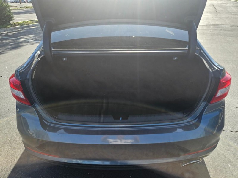 Hyundai Sonata Vehicle Full-screen Gallery Image 15