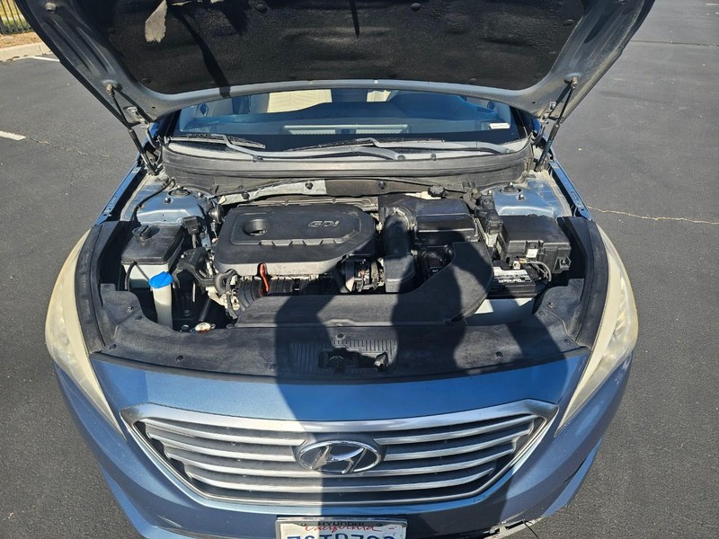 Hyundai Sonata Vehicle Full-screen Gallery Image 18