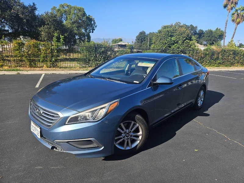 Hyundai Sonata Vehicle Full-screen Gallery Image 19