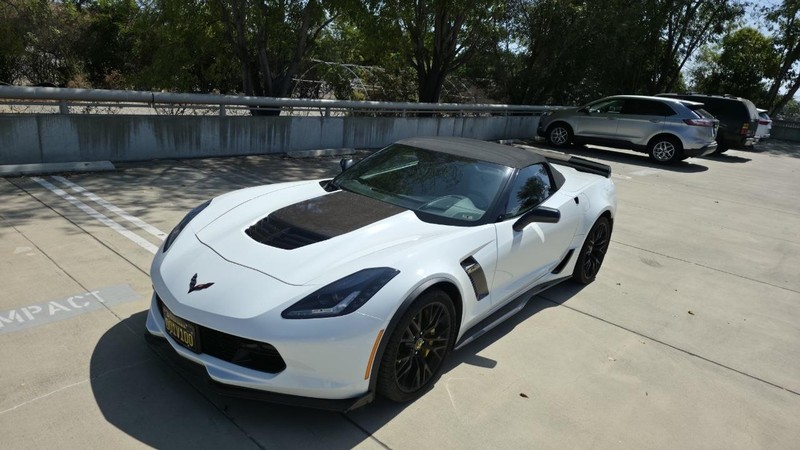 Chevrolet Corvette Vehicle Full-screen Gallery Image 04