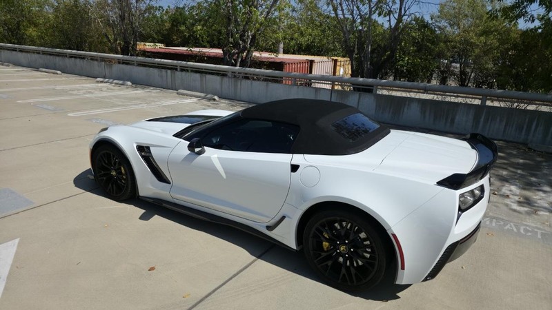 Chevrolet Corvette Vehicle Full-screen Gallery Image 08