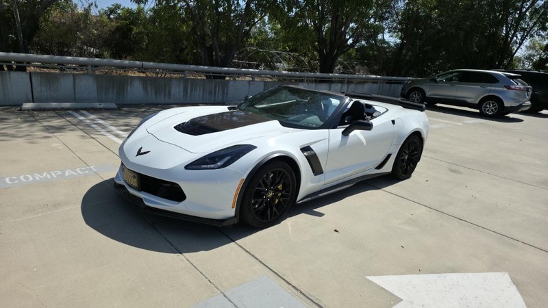 Chevrolet Corvette Vehicle Full-screen Gallery Image 09