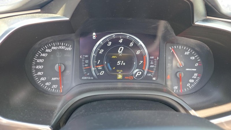 Chevrolet Corvette Vehicle Full-screen Gallery Image 18