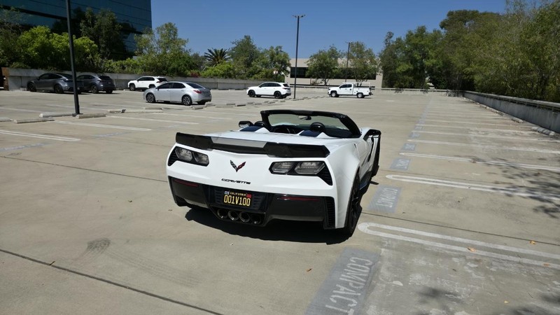 Chevrolet Corvette Vehicle Full-screen Gallery Image 19