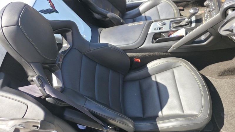 Chevrolet Corvette Vehicle Full-screen Gallery Image 25
