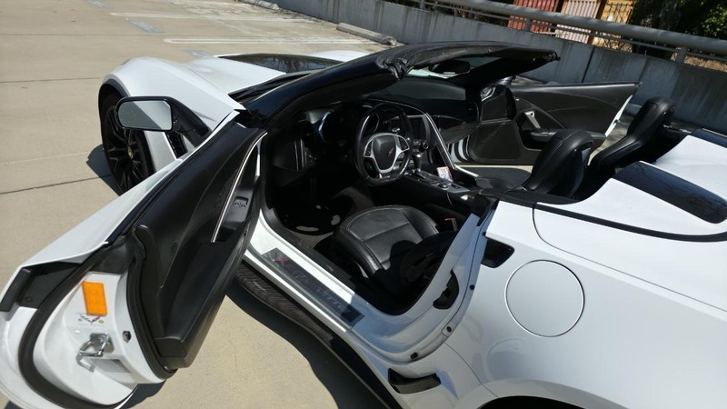 Chevrolet Corvette Vehicle Full-screen Gallery Image 28